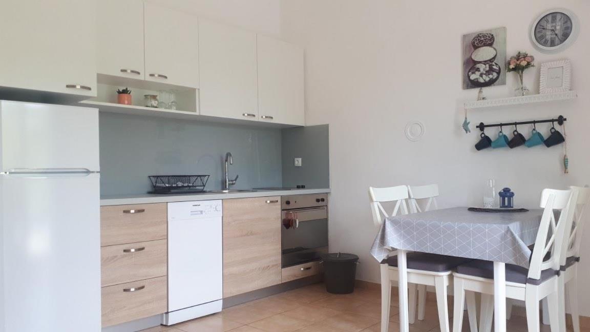Pinezici Apartman Niccole المظهر الخارجي الصورة